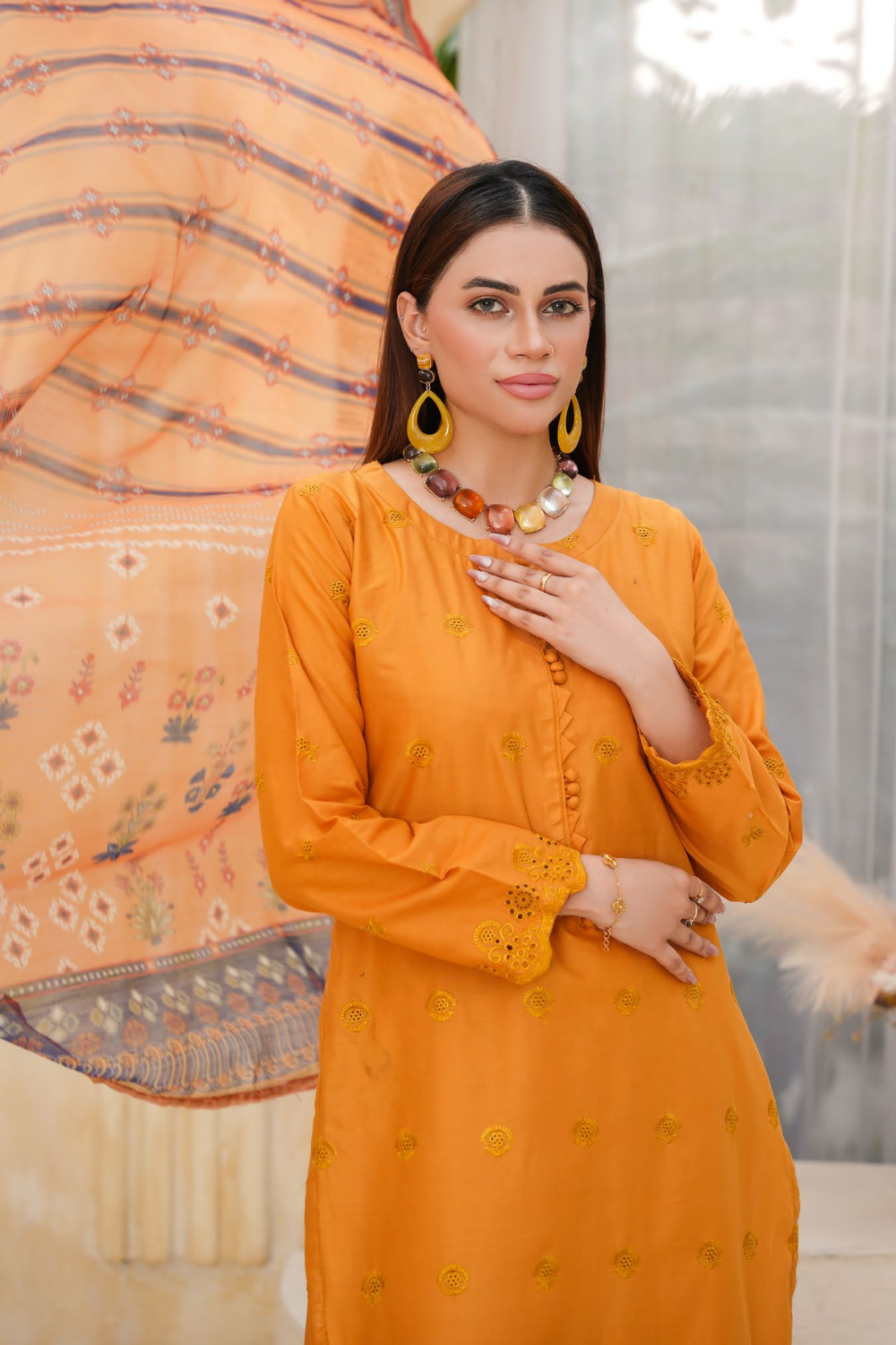 Dynia's By Bin Saeed Embroidered Chickenkari Lawn Suit BS-105