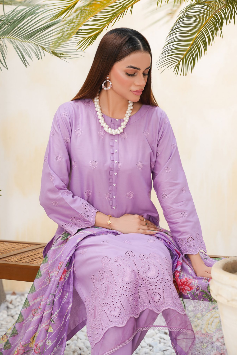 Dynia's By Bin Saeed Embroidered Chickenkari Lawn Suit BS-106