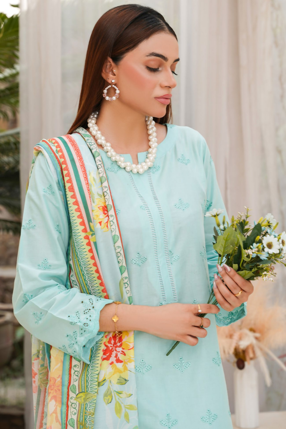 Dynia's By Bin Saeed Embroidered Chickenkari Lawn Suit BS-107
