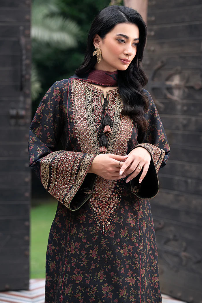 Jazmin Embroidered Viscose Suit UW-0068
