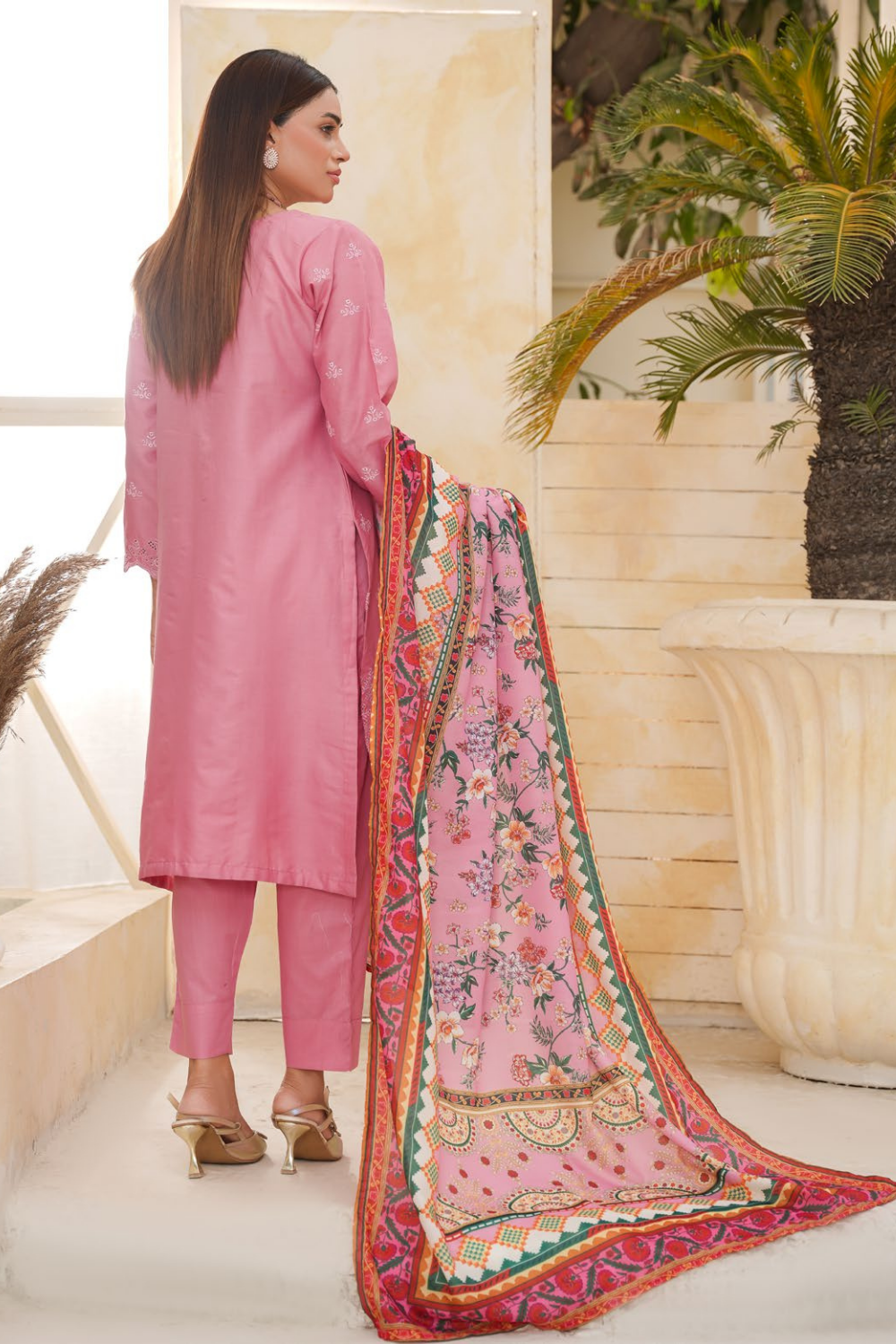 Dynia's By  Bin Saeed Embroidered Chickenkari Lawn Suit BS-102