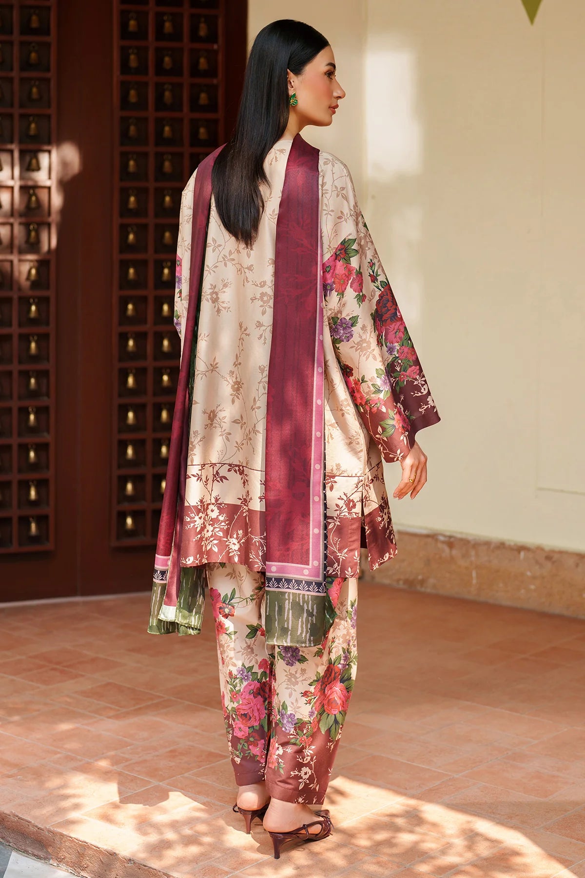 Jazmin Embroidered Viscose Suit UW-0185