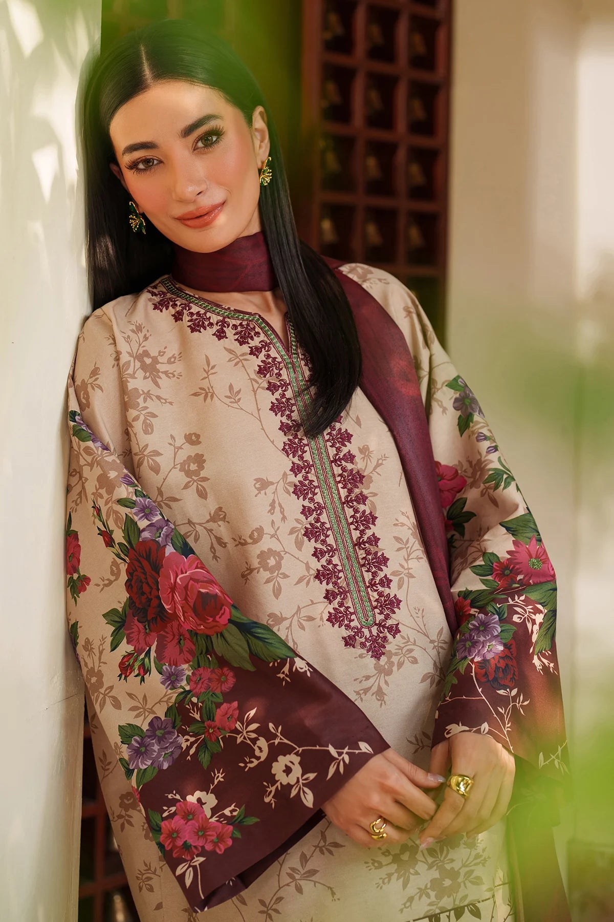 Jazmin Embroidered Viscose Suit UW-0185
