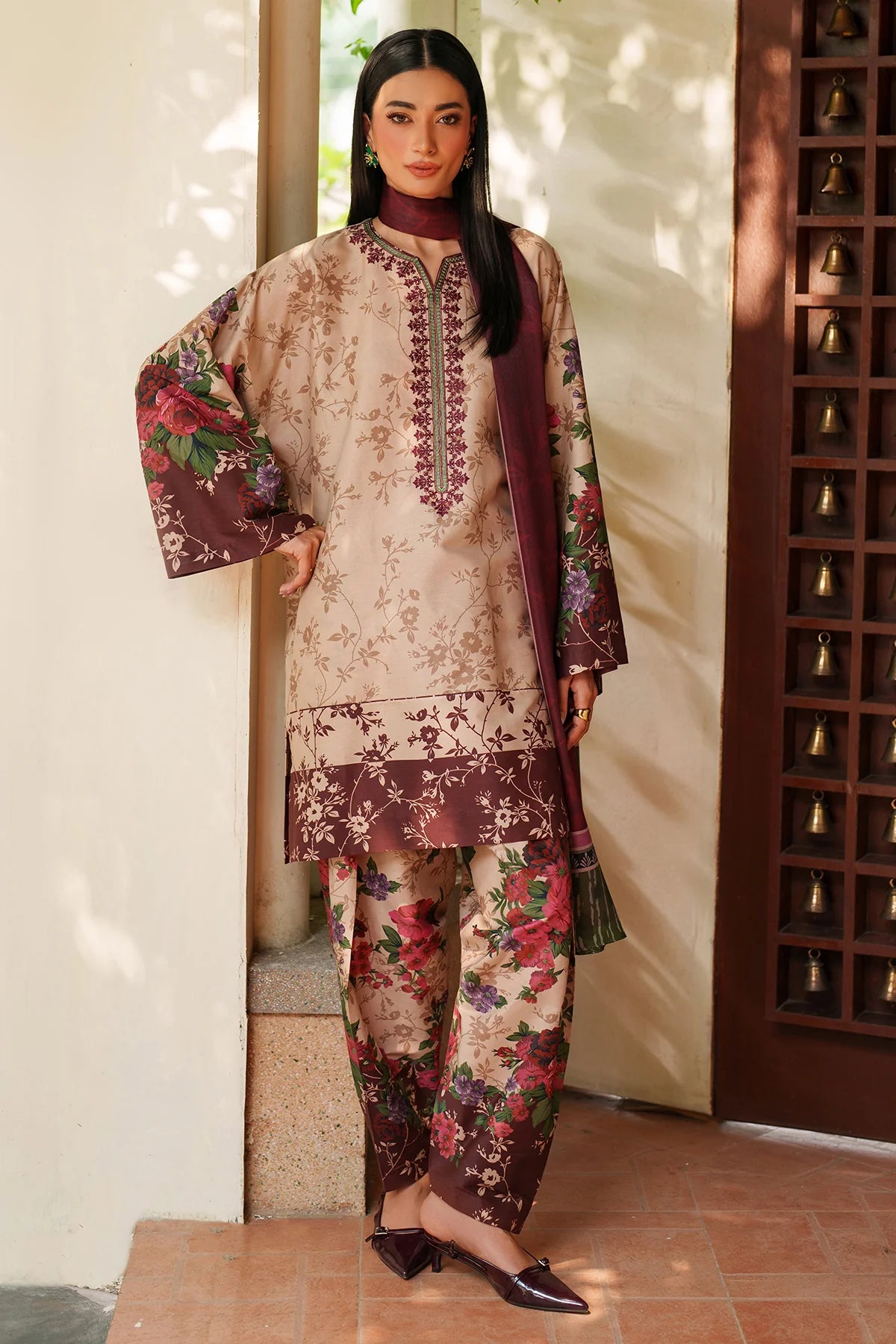 Jazmin Embroidered Viscose Suit UW-0185