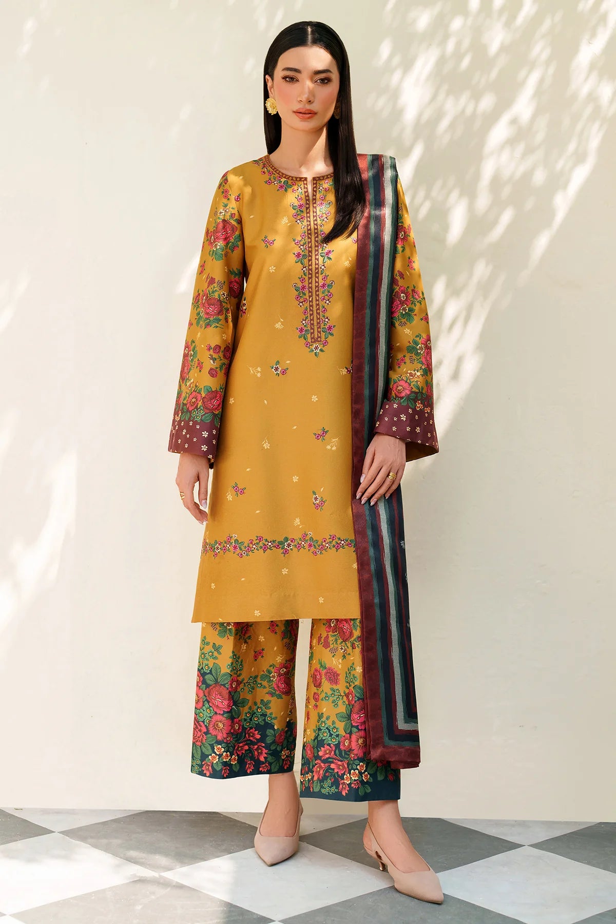 Jazmin Embroidered Viscose Suit UW-0177