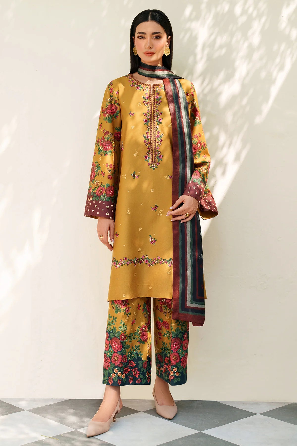 Jazmin Embroidered Viscose Suit UW-0177