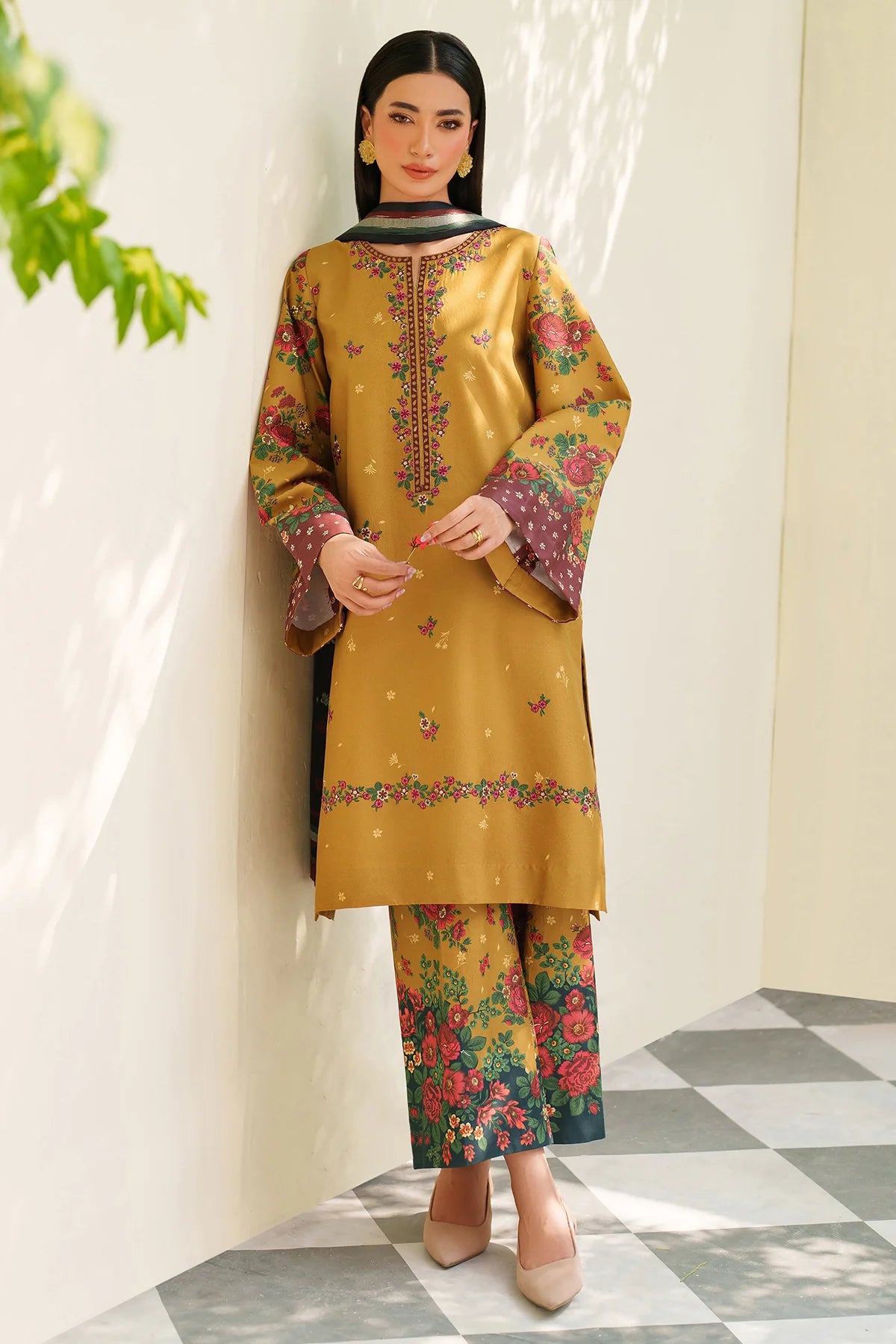 Jazmin Embroidered Viscose Suit UW-0177