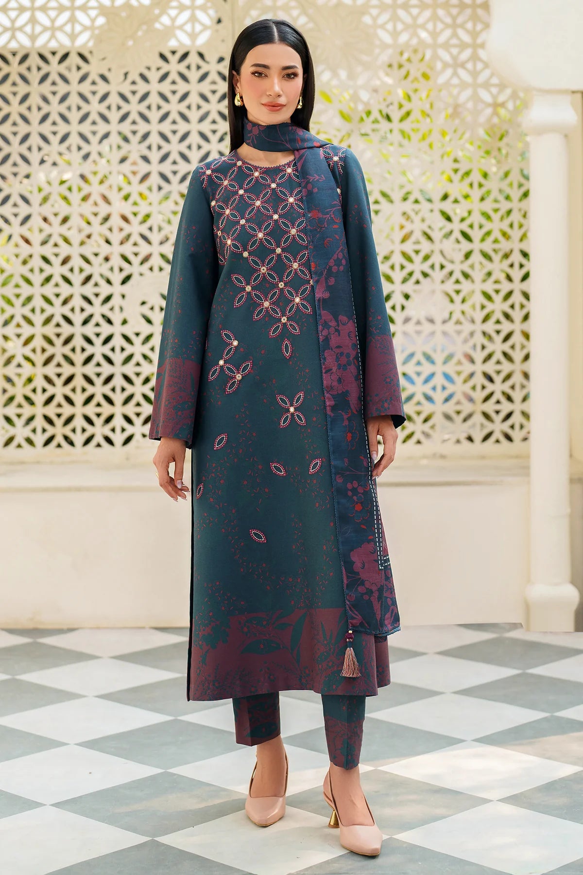 Jazmin Embroidered Viscose Suit UW-0174