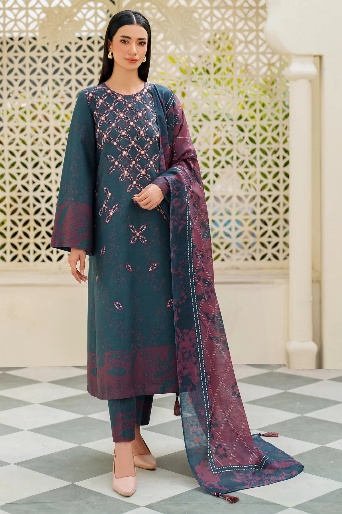 Jazmin Embroidered Viscose Suit UW-0174
