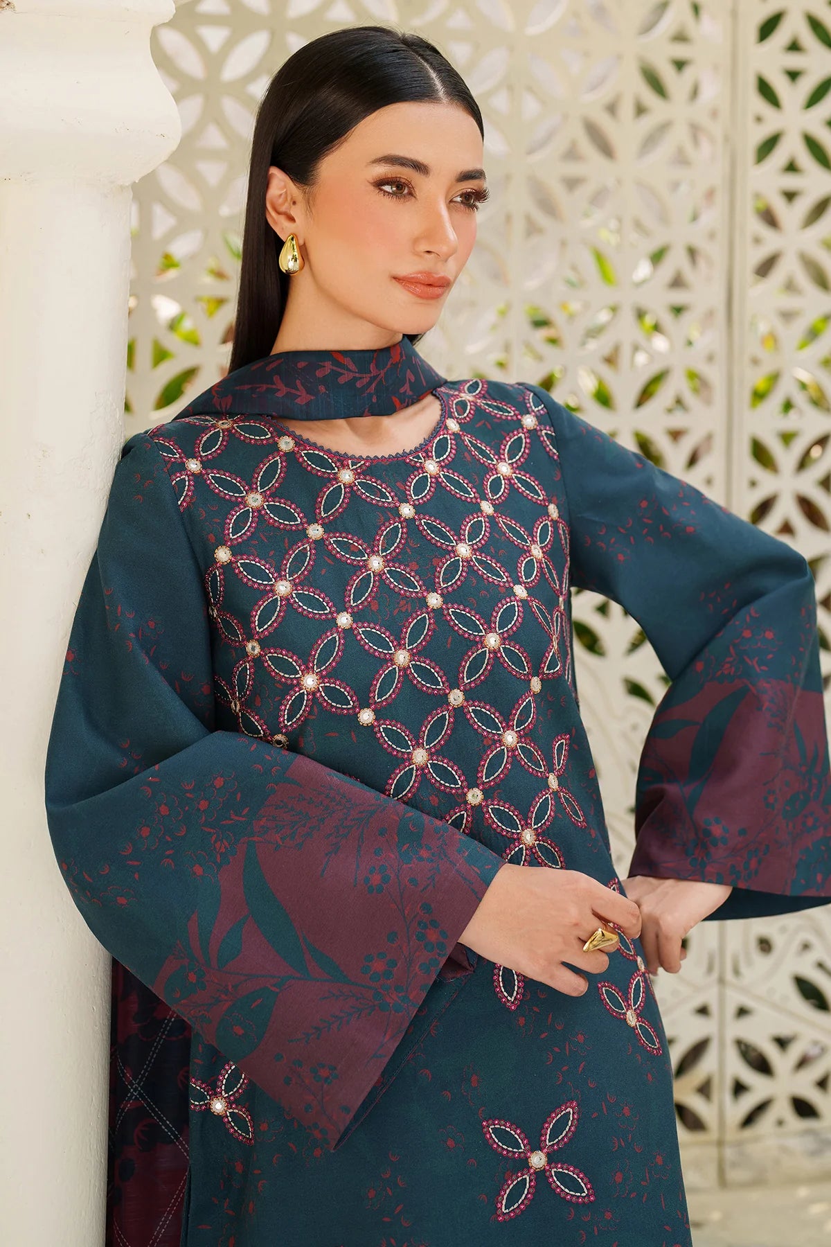 Jazmin Embroidered Viscose Suit UW-0174